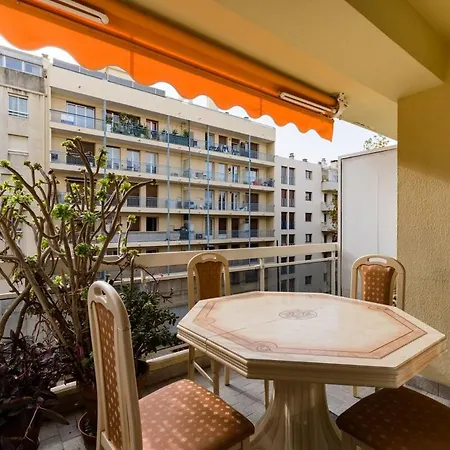 Air Conditioned Apartment, 3 Min Walk To The Beaches, Garage Appartamento *