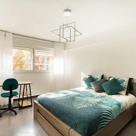Air Conditioned Apartment, 3 Min Walk To The Beaches, Garage Appartamento