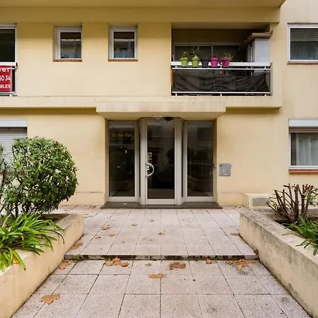 Air Conditioned Apartment, 3 Min Walk To The Beaches, Garage Appartamento