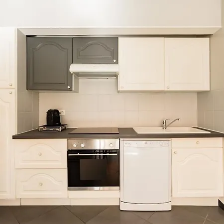 Air Conditioned Apartment, 3 Min Walk To The Beaches, Garage Appartamento *